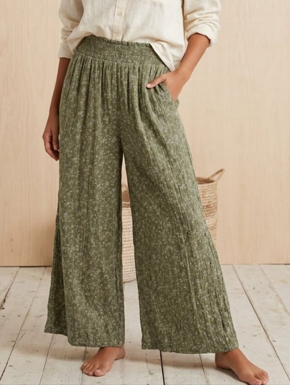 American Eagle Wide-Leg Smocked Waist Pants in Olive Green Floral